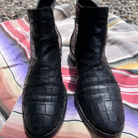 Rare Freda Salvador Dusty Pink Black Snake Embossed Ankle Boots - Picture 11 of 11